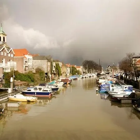 3rd Floor Loft In Historical Apartment Dordrecht