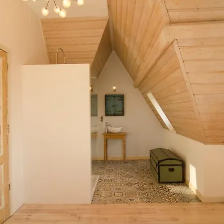 3rd Floor Loft In Historical Apartment